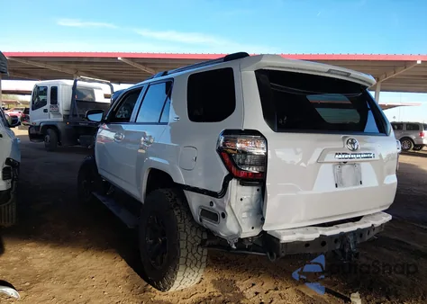 2020 Toyota 4Runner Sr5 Premium z USA, uszkodzony, nr VIN JTEBU5JR4L5775024